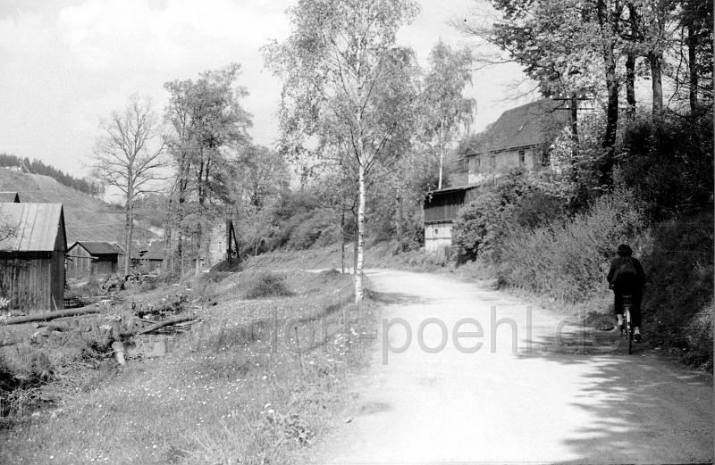 neu (30).jpg - Weg von Gansgrün Richtung Pöhl, Haus rechts Fam. Fuchs